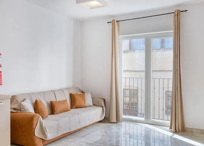 Thirtynine Sunlit Very Close To Balluta Bay アパート