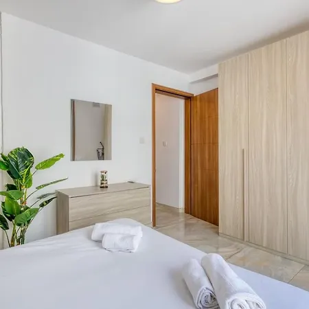 Thirtynine Sunlit Very Close To Balluta Bay Apartment