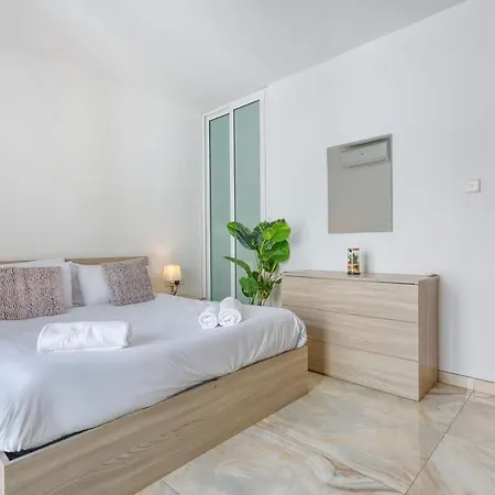 Apartment Thirtynine Sunlit Very Close To Balluta Bay Sliema