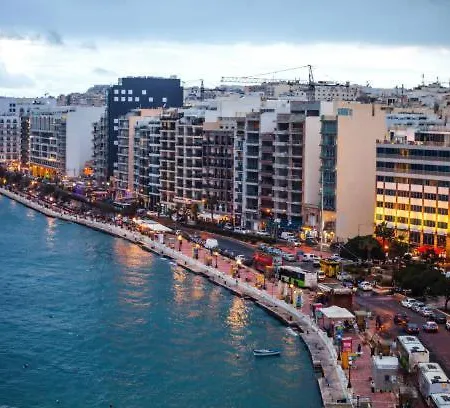 Thirtynine Sunlit Very Close To Balluta Bay Sliema