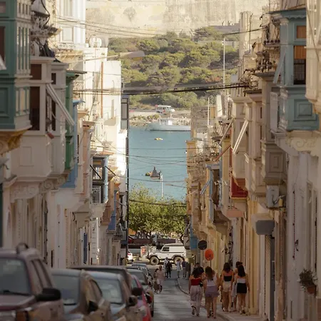 Thirtynine Sunlit Very Close To Balluta Bay Appartement Sliema