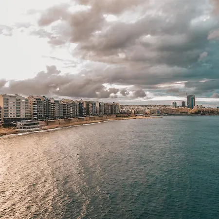 Thirtynine Sunlit Very Close To Balluta Bay Appartement Sliema