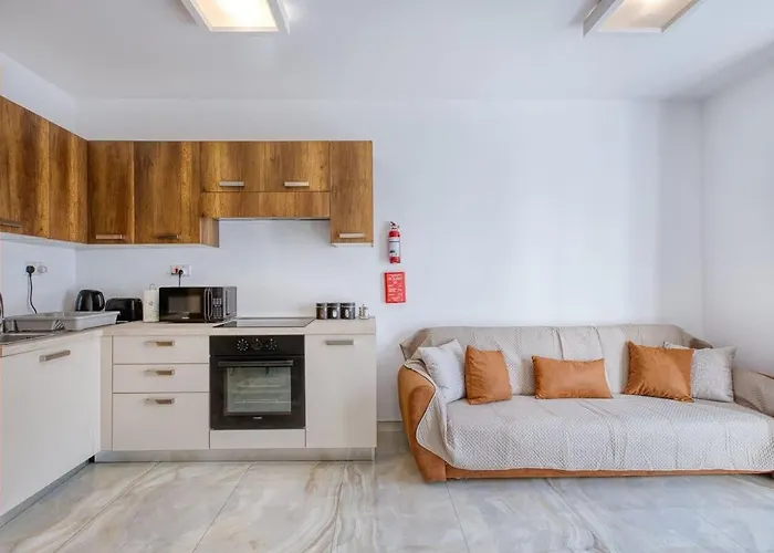 Thirtynine Sunlit Very Close To Balluta Bay Apartment Sliema