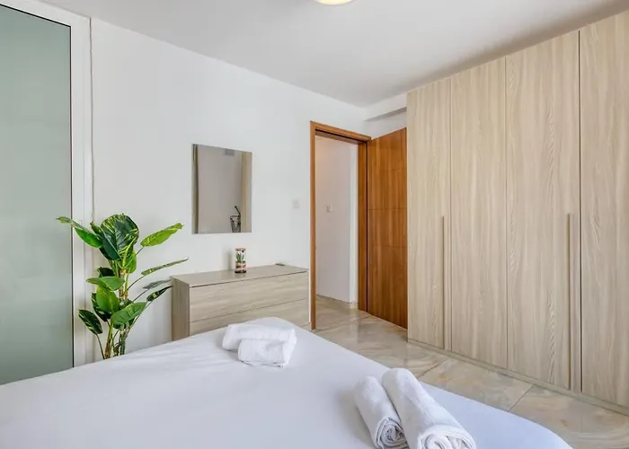 Thirtynine Sunlit Very Close To Balluta Bay Daire