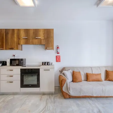 Thirtynine Sunlit Very Close To Balluta Bay Apartmán Sliema